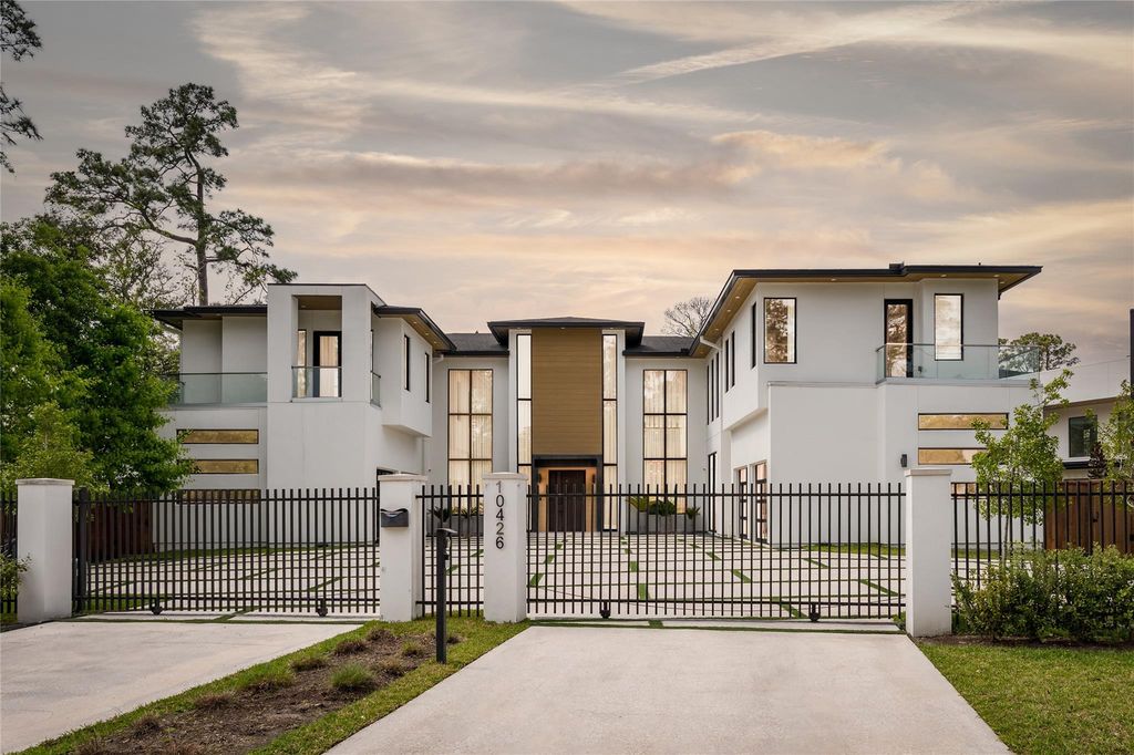 10426 Memorial Drive, Houston, TX 77024
