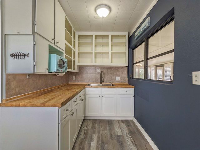 6504 LINCOLN ROAD, Bradenton, FL 34203