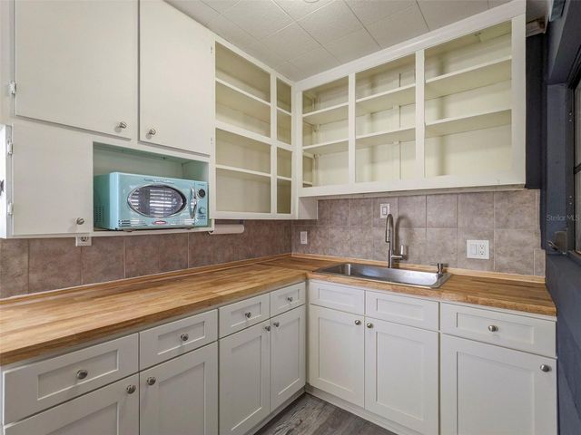 6504 LINCOLN ROAD, Bradenton, FL 34203