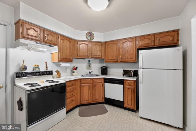 2103 DORAL DR, Blackwood, NJ 08012