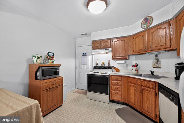 2103 DORAL DR, Blackwood, NJ 08012