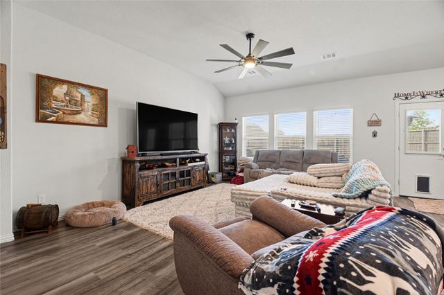 223 Sunshine Lane, Lavon, TX 75166