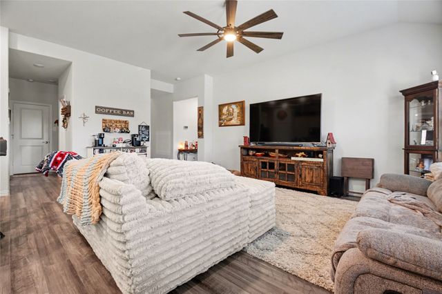 223 Sunshine Lane, Lavon, TX 75166