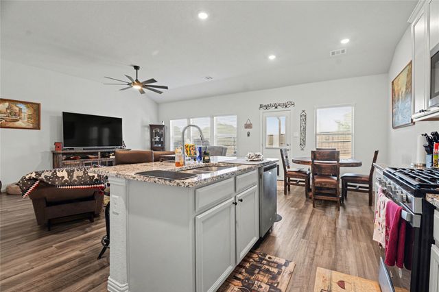 223 Sunshine Lane, Lavon, TX 75166