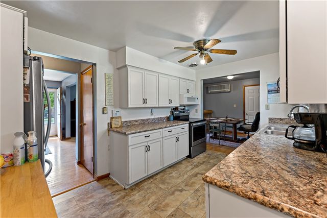 56 Spring Valley Rd, N Franklin Twp, PA 15301