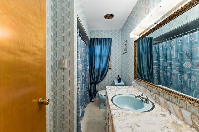 56 Spring Valley Rd, N Franklin Twp, PA 15301