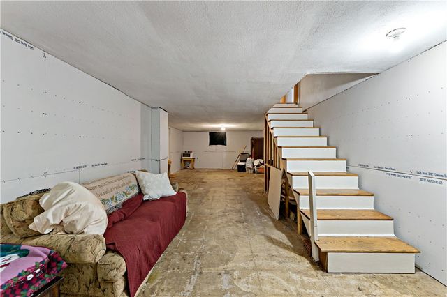 56 Spring Valley Rd, N Franklin Twp, PA 15301