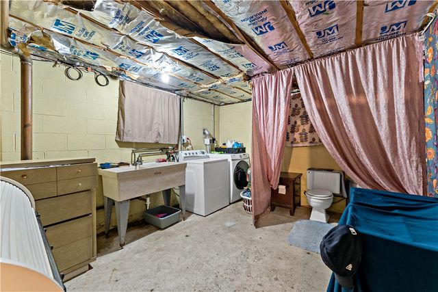 56 Spring Valley Rd, N Franklin Twp, PA 15301