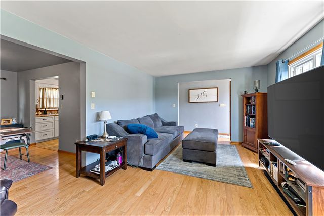 56 Spring Valley Rd, N Franklin Twp, PA 15301
