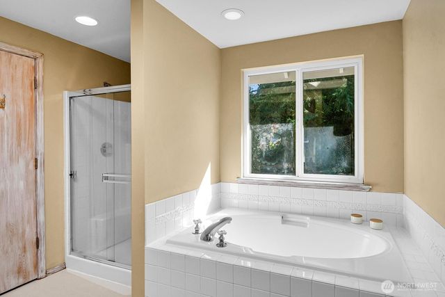 16703 NE 172nd Place, Woodinville, WA 98072