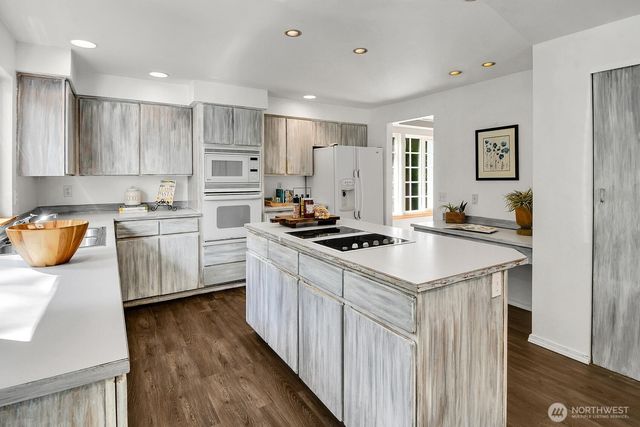 16703 NE 172nd Place, Woodinville, WA 98072