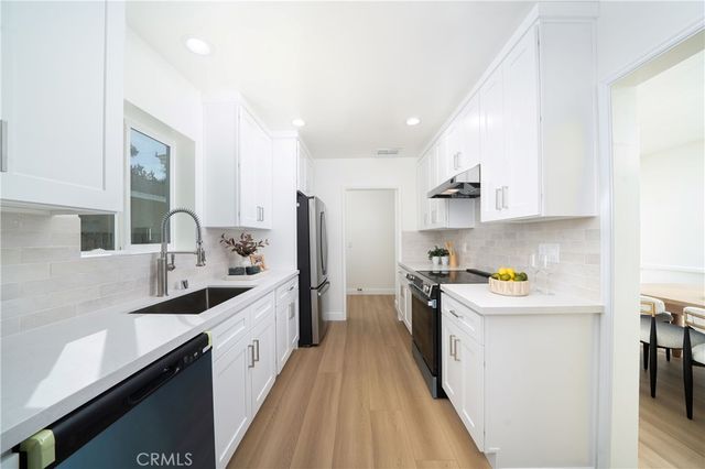 1026 La Presa, Pasadena, CA 91107