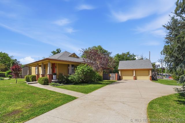 2106 S Oswego Place E, Tulsa, OK 74114