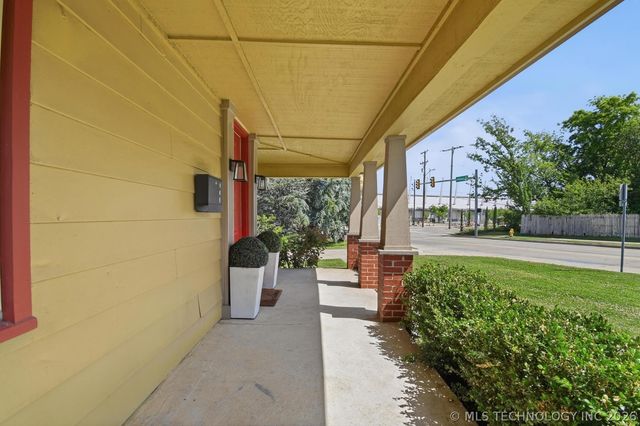 2106 S Oswego Place E, Tulsa, OK 74114