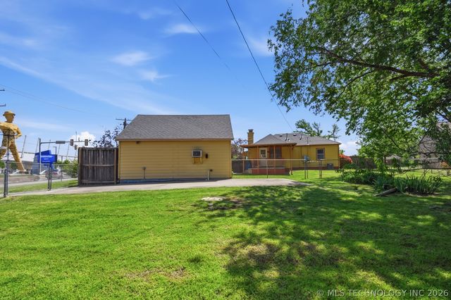 2106 S Oswego Place E, Tulsa, OK 74114