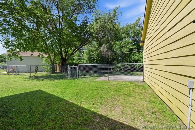 2106 S Oswego Place E, Tulsa, OK 74114