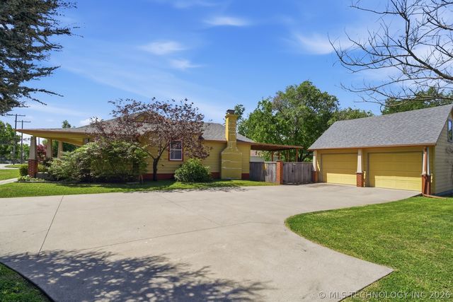 2106 S Oswego Place E, Tulsa, OK 74114