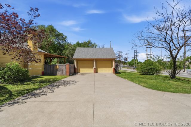 2106 S Oswego Place E, Tulsa, OK 74114