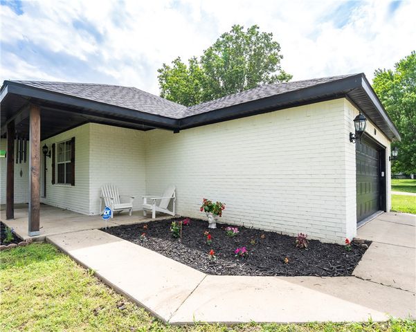 110 Cypress Street, Prairie Grove, AR 72753