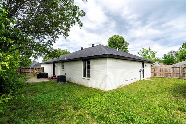 110 Cypress Street, Prairie Grove, AR 72753