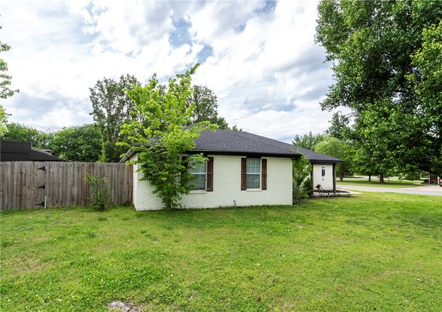110 Cypress Street, Prairie Grove, AR 72753