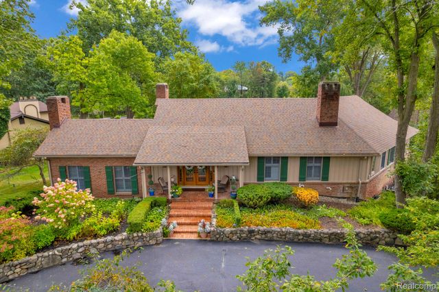 1887 Harvest Lane, Bloomfield Hills, MI 48302