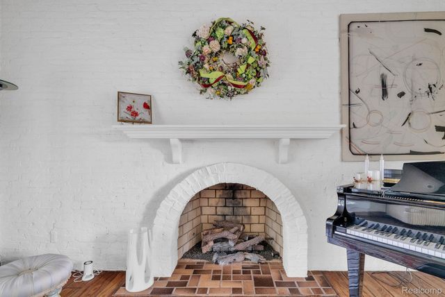 1887 Harvest Lane, Bloomfield Hills, MI 48302