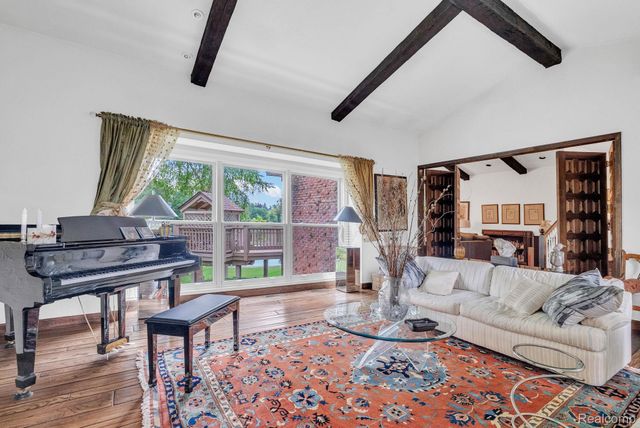 1887 Harvest Lane, Bloomfield Hills, MI 48302