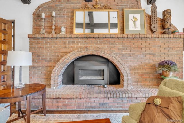 1887 Harvest Lane, Bloomfield Hills, MI 48302