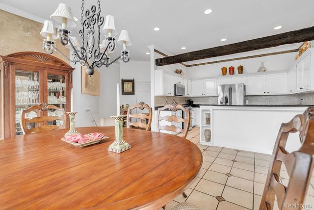 1887 Harvest Lane, Bloomfield Hills, MI 48302