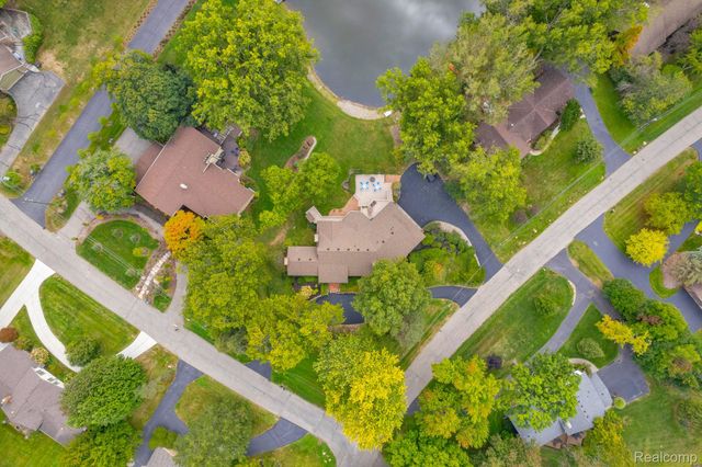 1887 Harvest Lane, Bloomfield Hills, MI 48302