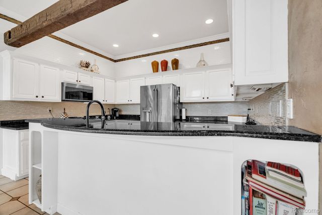 1887 Harvest Lane, Bloomfield Hills, MI 48302