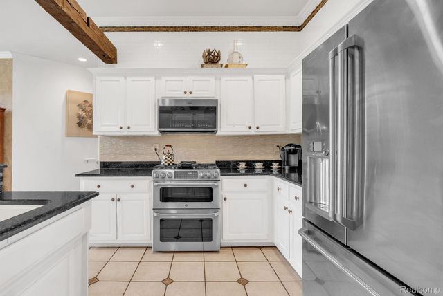 1887 Harvest Lane, Bloomfield Hills, MI 48302