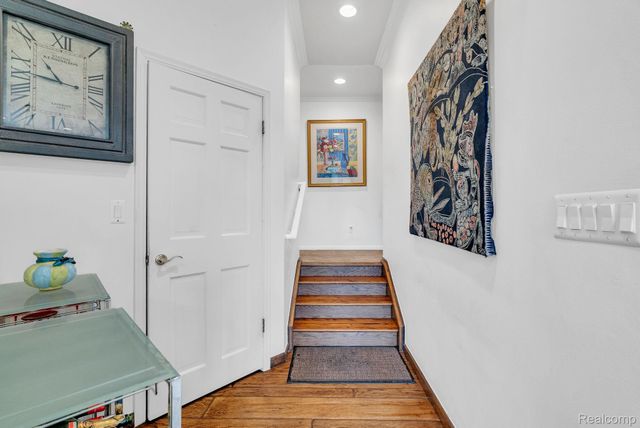 1887 Harvest Lane, Bloomfield Hills, MI 48302