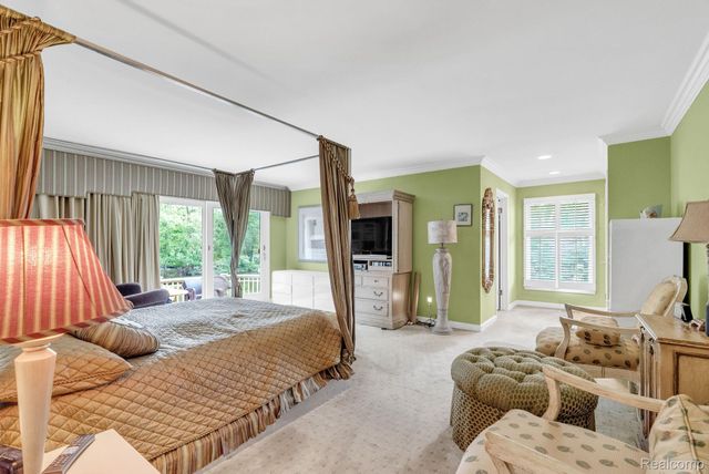 1887 Harvest Lane, Bloomfield Hills, MI 48302