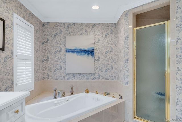 1887 Harvest Lane, Bloomfield Hills, MI 48302