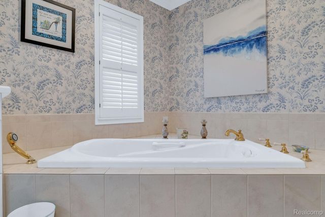 1887 Harvest Lane, Bloomfield Hills, MI 48302