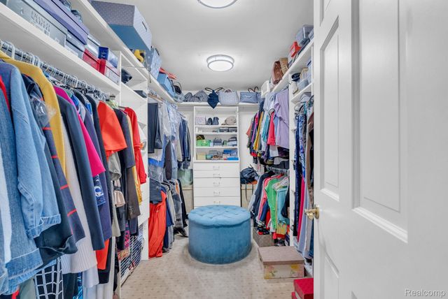 1887 Harvest Lane, Bloomfield Hills, MI 48302