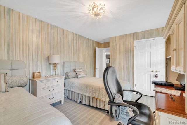 1887 Harvest Lane, Bloomfield Hills, MI 48302