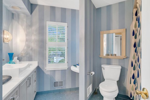 1887 Harvest Lane, Bloomfield Hills, MI 48302