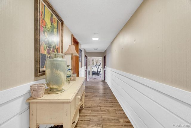 1887 Harvest Lane, Bloomfield Hills, MI 48302