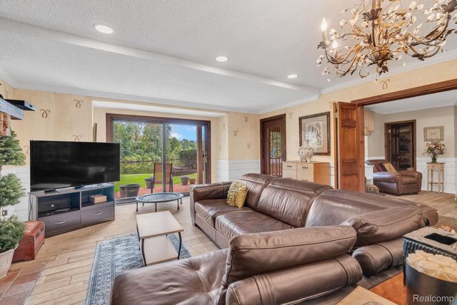 1887 Harvest Lane, Bloomfield Hills, MI 48302