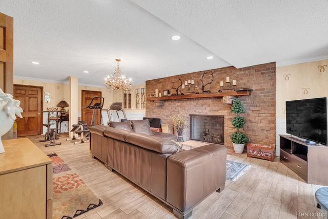 1887 Harvest Lane, Bloomfield Hills, MI 48302