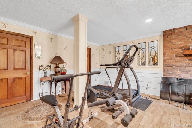 1887 Harvest Lane, Bloomfield Hills, MI 48302