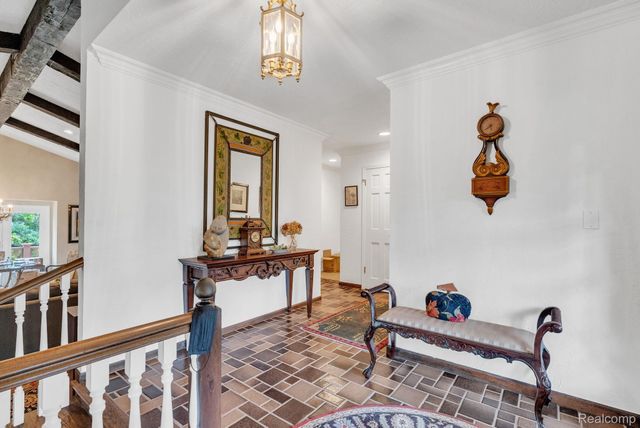 1887 Harvest Lane, Bloomfield Hills, MI 48302