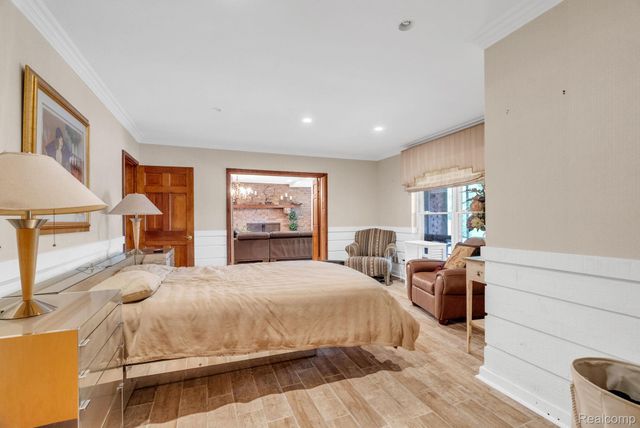 1887 Harvest Lane, Bloomfield Hills, MI 48302