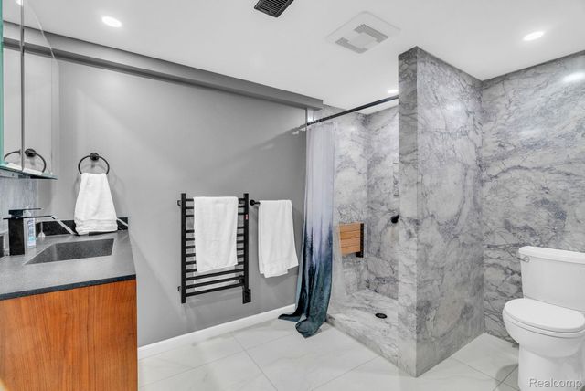 1887 Harvest Lane, Bloomfield Hills, MI 48302