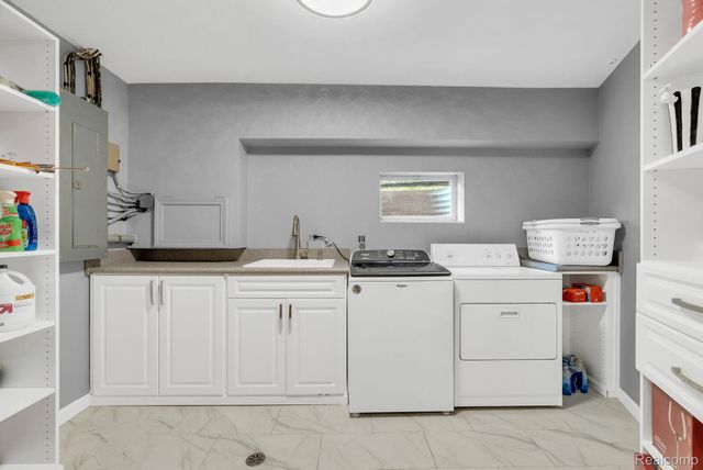 1887 Harvest Lane, Bloomfield Hills, MI 48302