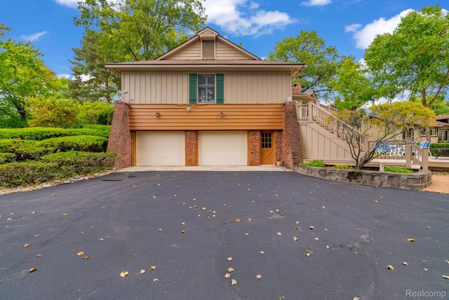 1887 Harvest Lane, Bloomfield Hills, MI 48302