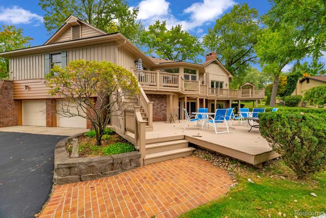 1887 Harvest Lane, Bloomfield Hills, MI 48302